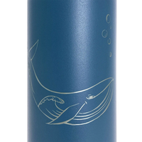 Edelstahl Trinkflasche Classic Pro Ocean gravierter Wal 800ml Bambus-Schraubverschluss